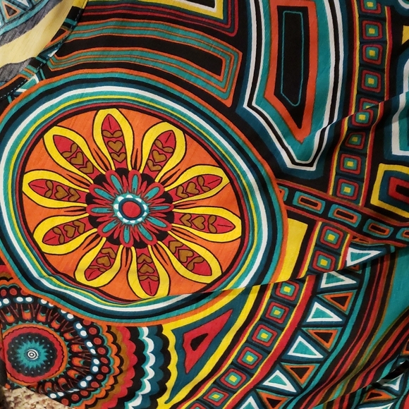 Large Super Cute Boutique Top - Picture 3 of 3